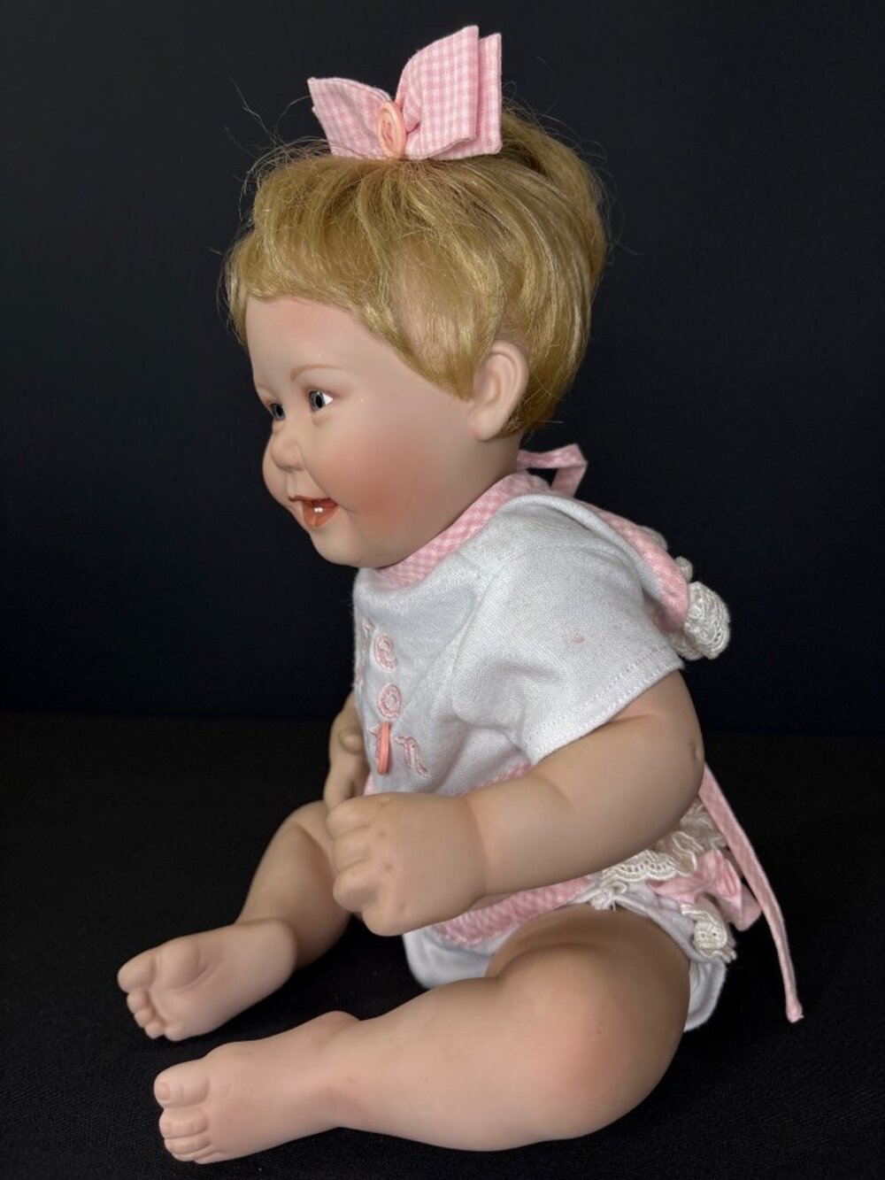 Ashton-Drake Galleries 1993 "Cute As A Button" Baby Doll Blonde Hair Pink Outfit - Picture 3 of 16